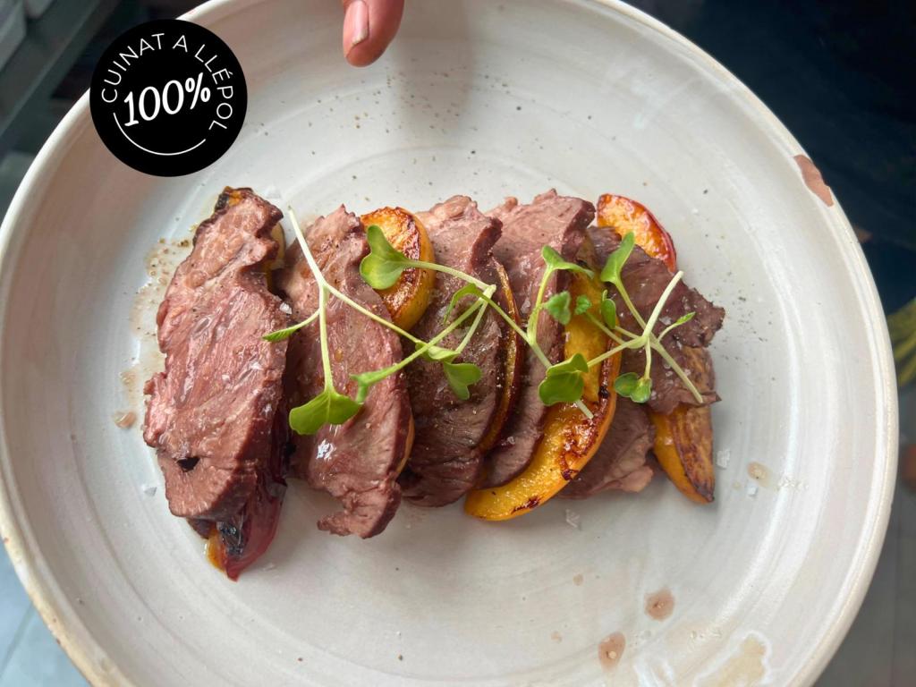 GALTA DE VEDELLA AMB PRÉSSECS ROSTITS: UN HOMENATGE AL NOSTRE&nbsp;TERRITORI